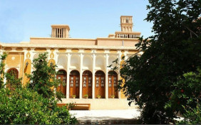 هتل تاریخی خانه آقازاده ابرکوه